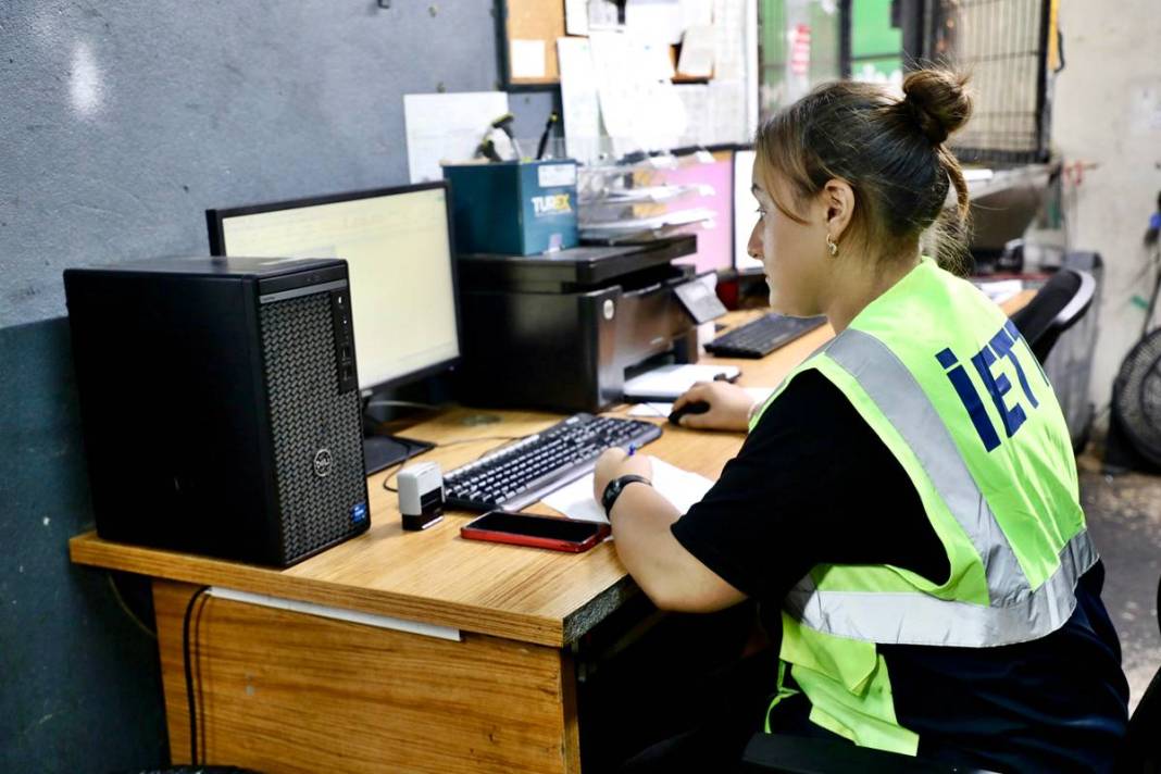 Kadınlar artık sadece direksiyon başında değil, otobüslerin kalbinde! İETT, kadınlara kapılarını sonuna kadar açıyor 6